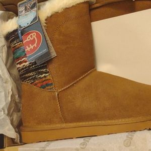 Lamo Boots. Size 10. Never Worn